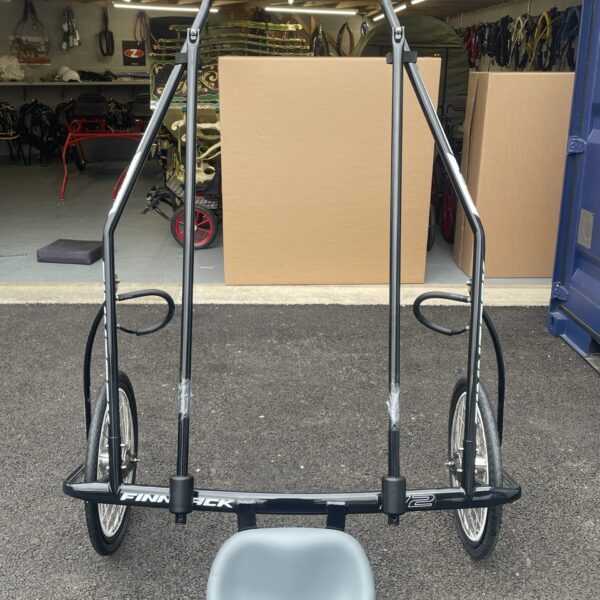 Sulky Finntack R2 QH para pony en azul con ruedas